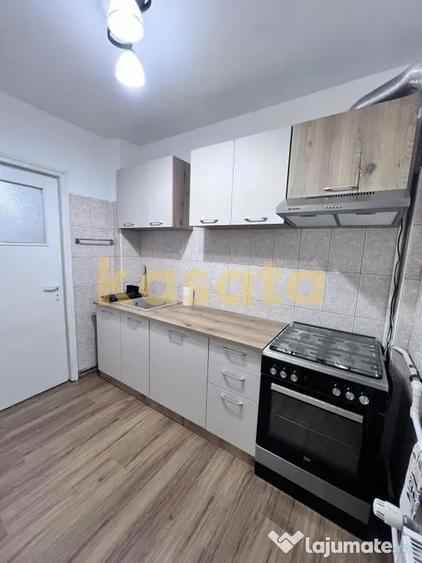 Apartament cu 3 camere semidecomandat în Crângași