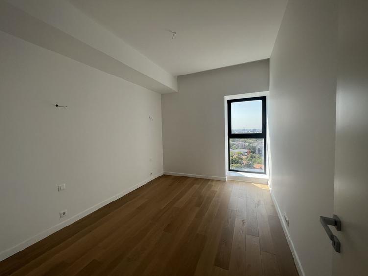 Apartament cu 4 camere decomandat în Floreasca