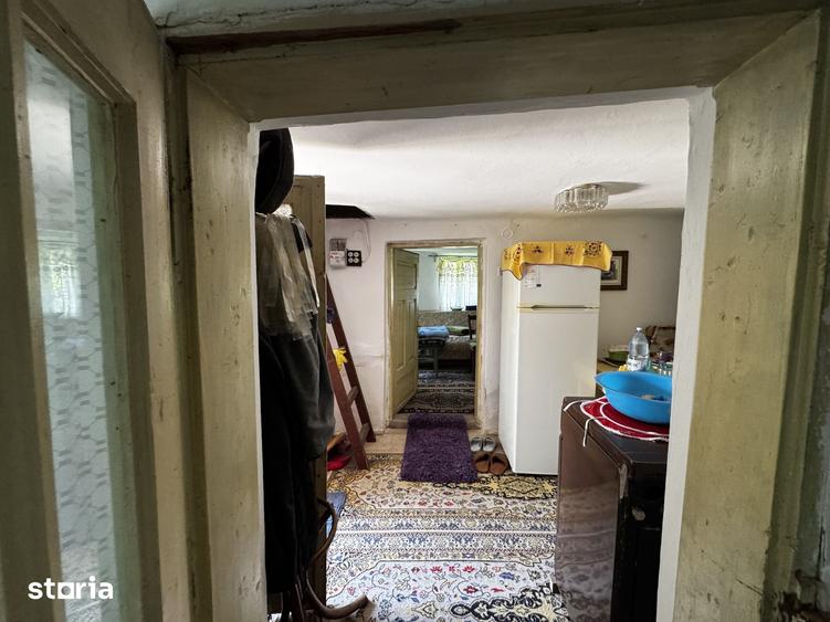 Casă cu 2 camere cu Teren 1580 Mp în Central