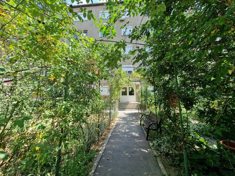 Apartament cu 3 camere decomandat în Rogerius