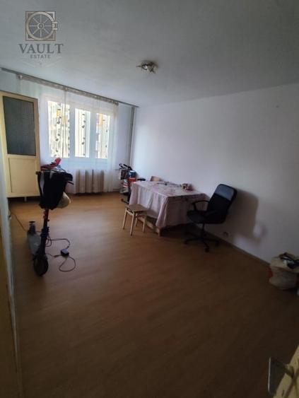Apartament cu 3 camere decomandat în Rahova