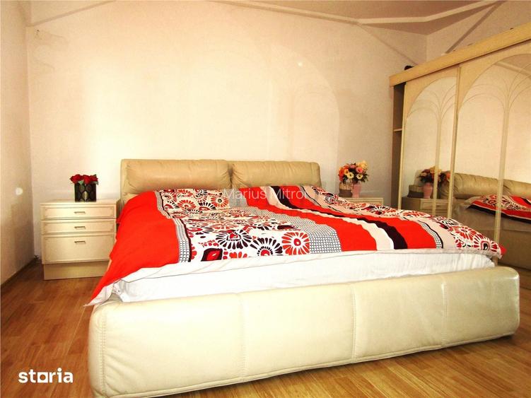 Cu mare potential! Vanzare Casa P+Pod si acoperis TIP TERASA in Ulmi.