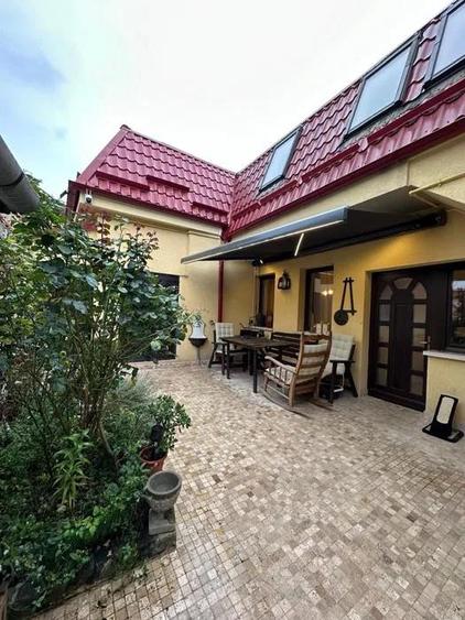 Casă individuală cu 8 camere cu Teren 60 Mp în Brașovul Vechi