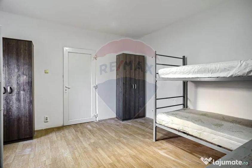 Casă cu 6 camere cu Teren 450 Mp în Central
