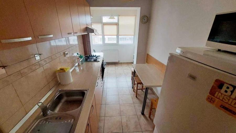Apartament cu 2 camere semidecomandat, mobilat în Podu Roș