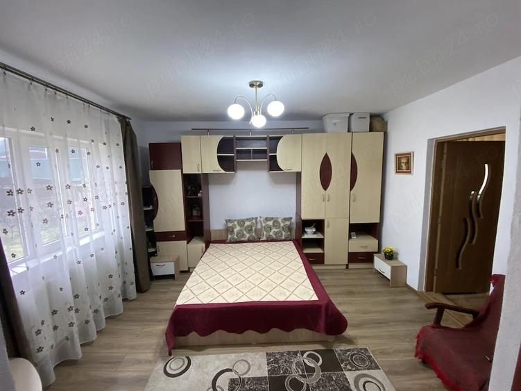 Casă cu 5 camere cu Teren 1000 Mp în Topoliceni