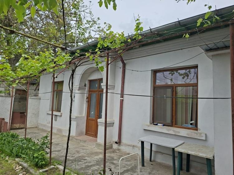 Casă individuală cu 3 camere cu Canalizare în Central