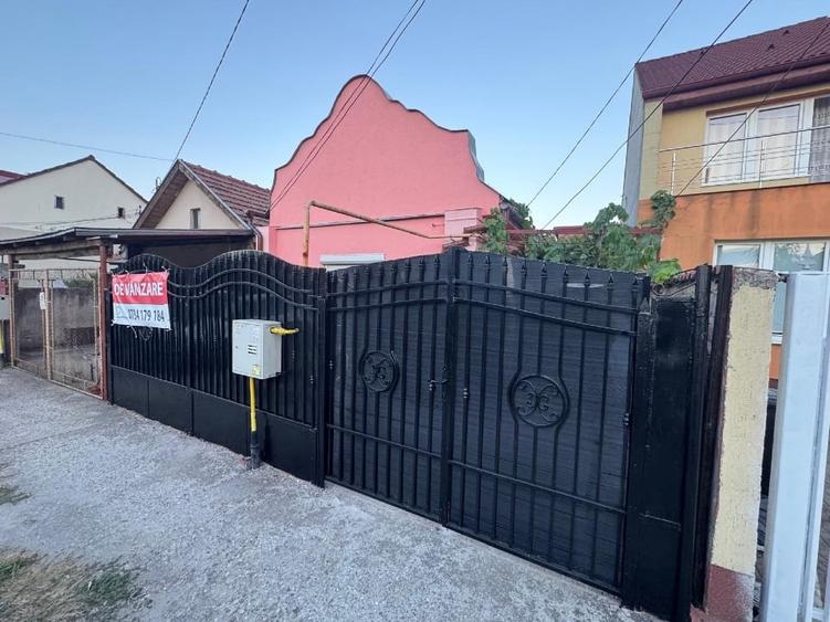 Casă individuală cu 5 camere cu Canalizare în Fratelia