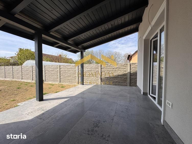 Casă cu 4 camere cu Teren 300 Mp în Sânmihaiu Român