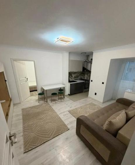 Apartament cu 3 camere semidecomandat, mobilat în Berceni