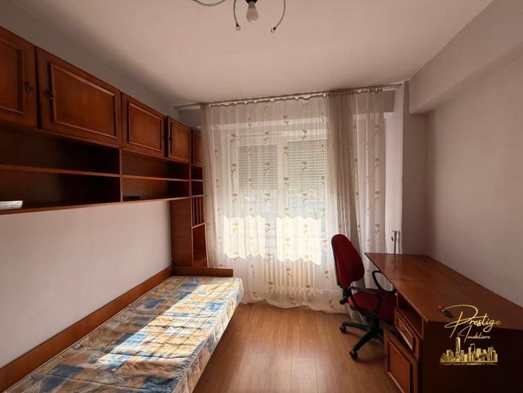 Apartament cu 3 camere decomandat în Cantemir