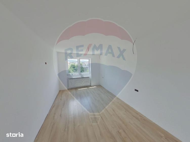 Apartament cu 4 camere decomandat în Central