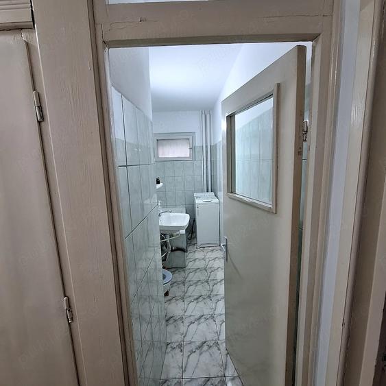Garsonieră decomandată în Girocului
