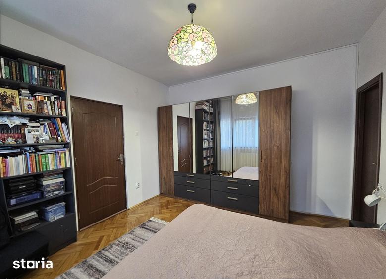 Apartament cu 3 camere semidecomandat în Eminescu