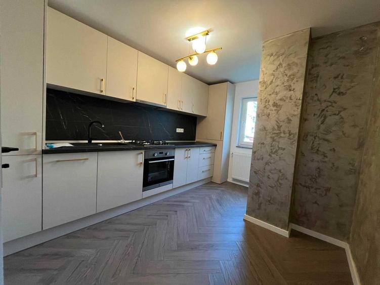 Apartament cu 3 camere decomandat în Zorilor