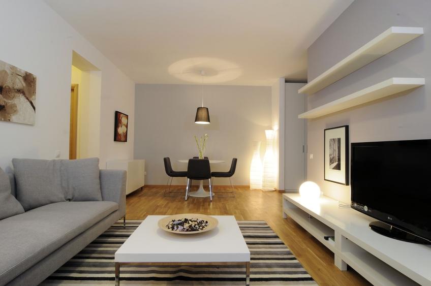 Apartament cu 3 camere, mobilat în Iancu Nicolae