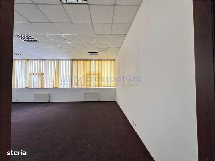 Spațiu comercial, de 500 mp, în Uricani