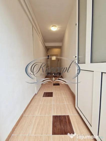 Apartament cu 3 camere semidecomandat, mobilat în Central