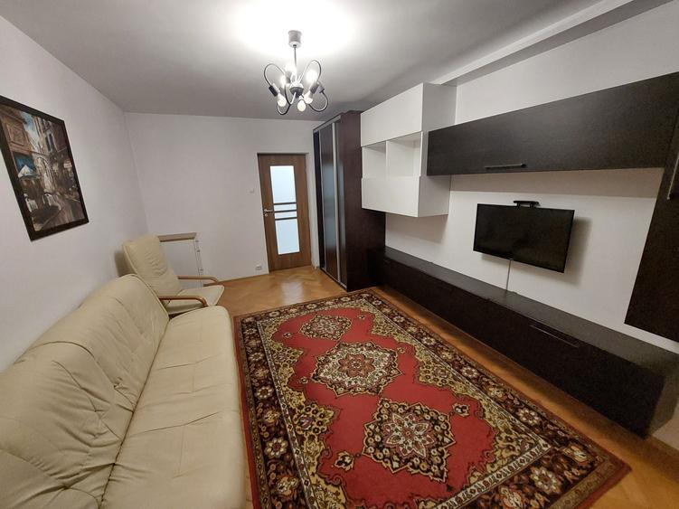 Apartament cu 3 camere decomandat în Titan