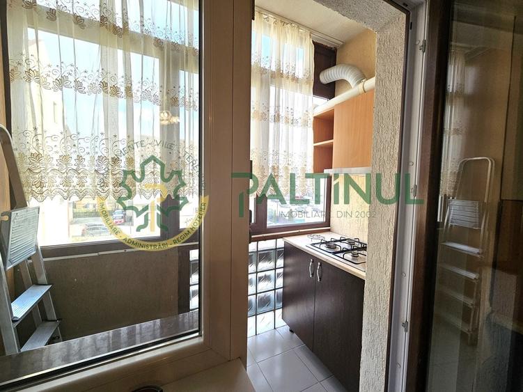 Apartament cu 3 camere decomandat, mobilat în Piața Cluj
