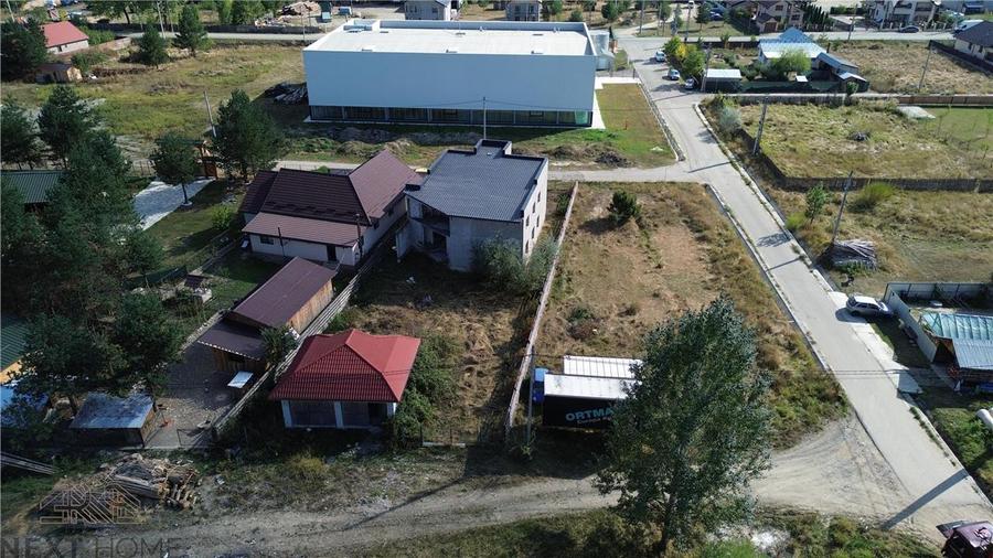 Casă cu 12 camere cu Teren 680 Mp în Podu Nărujei