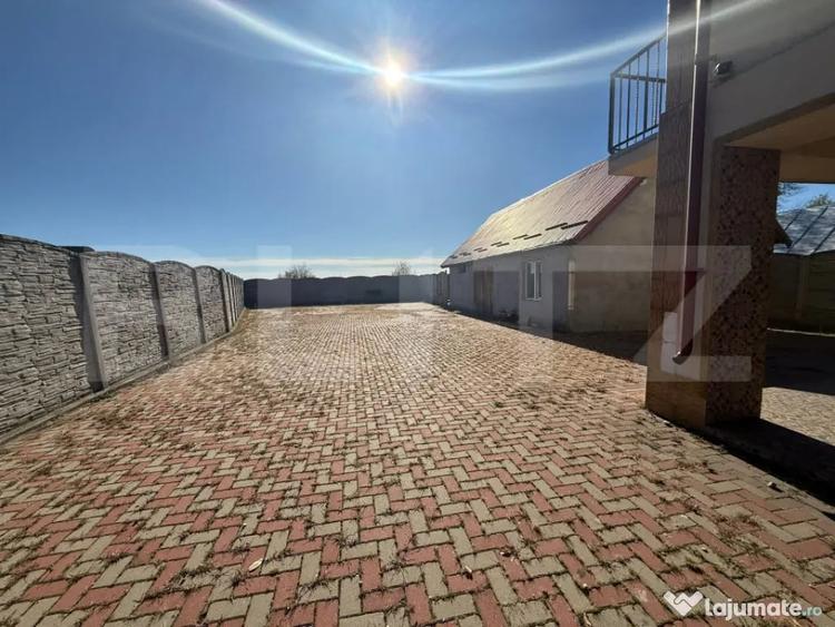 Casă cu 9 camere cu Teren 1000 Mp în Central