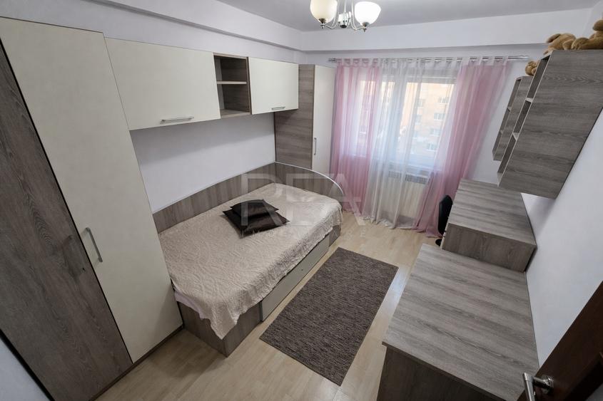 Apartament cu 3 camere semidecomandat, mobilat în Văcăresti