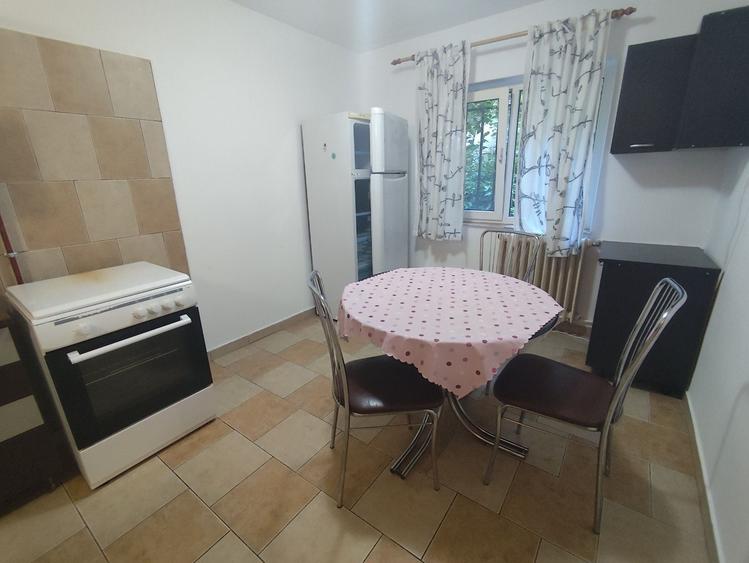 Apartament cu 2 camere decomandat în Crângași