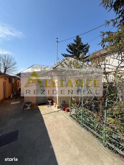 Casă cu 5 camere cu Teren 754 Mp în Glina