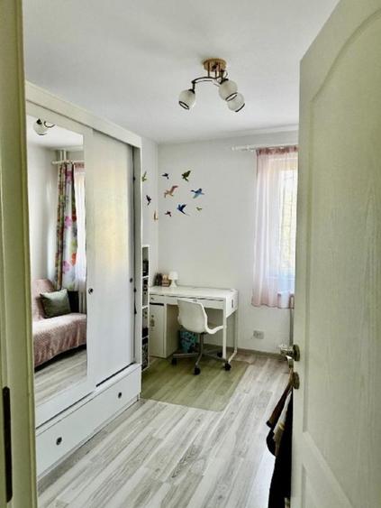 Apartament cu 3 camere semidecomandat, mobilat în Titan