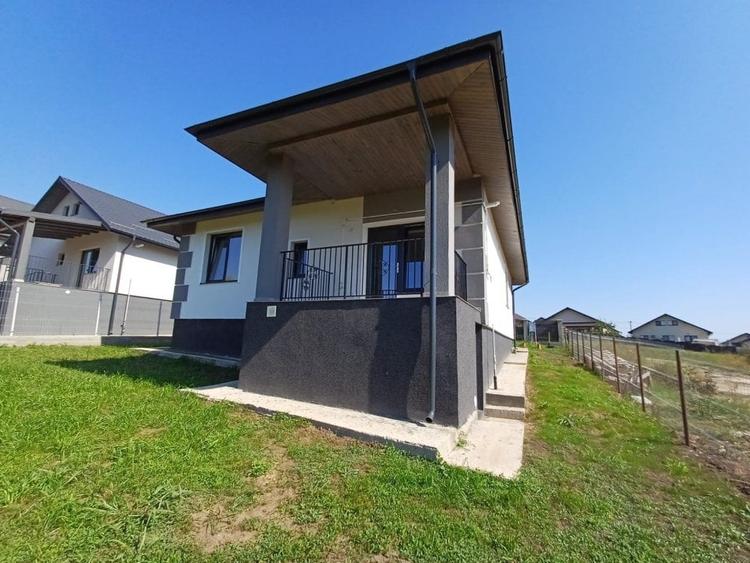 Casă individuală cu 4 camere cu Teren 440 Mp în Valea Adâncă