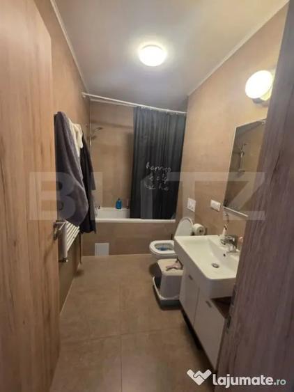 Apartament cu 2 camere decomandat în Tractorul