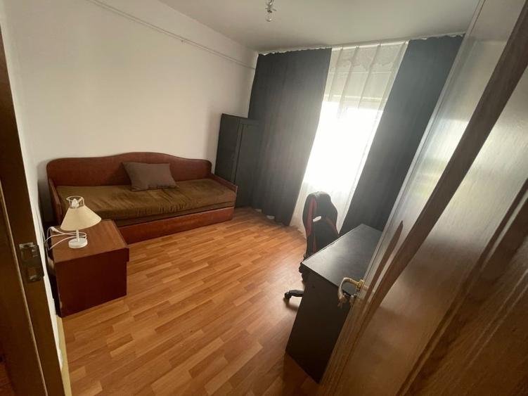 Apartament cu 3 camere în Prundu