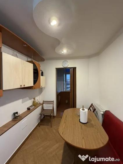 Apartament cu 3 camere decomandat în Lăpuș