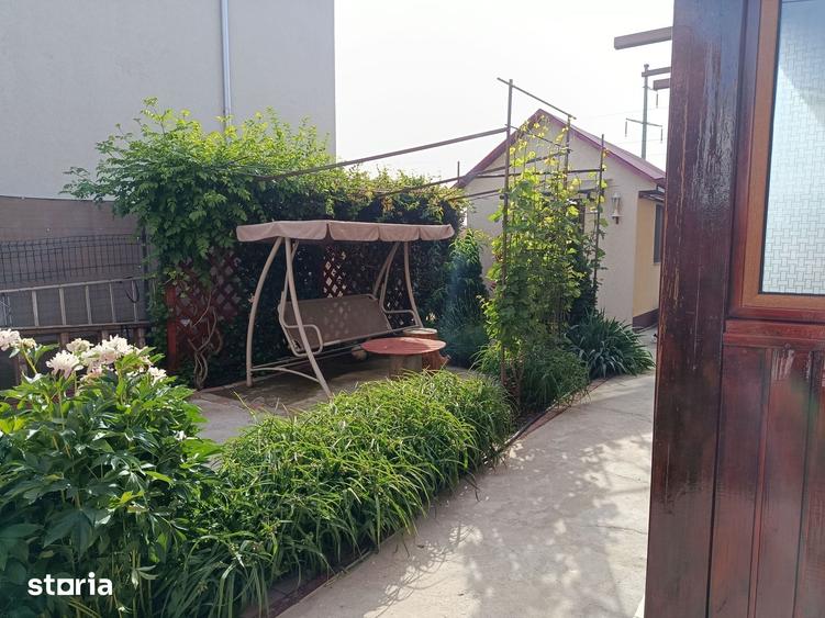 Casă cu 8 camere cu Teren 500 Mp în Cazasu
