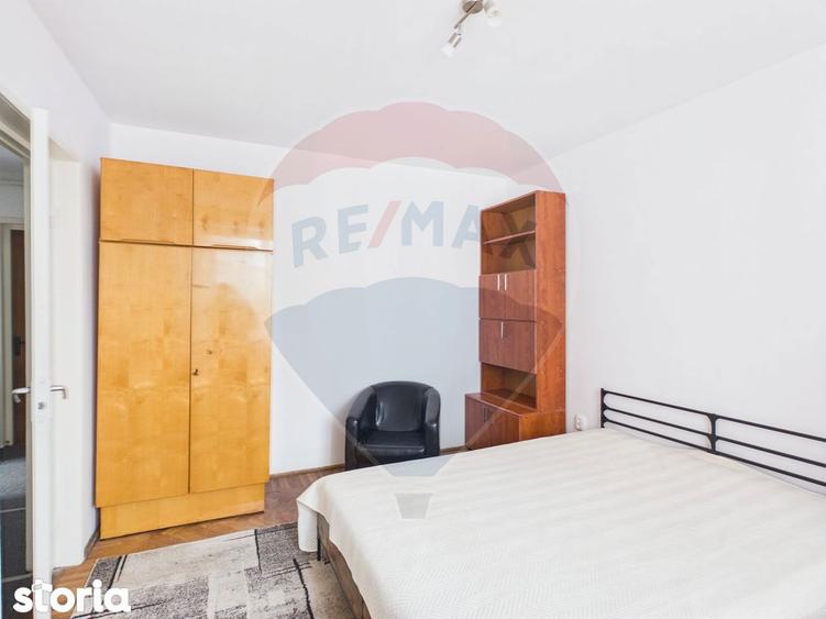 Apartament cu 3 camere, mobilat în Central