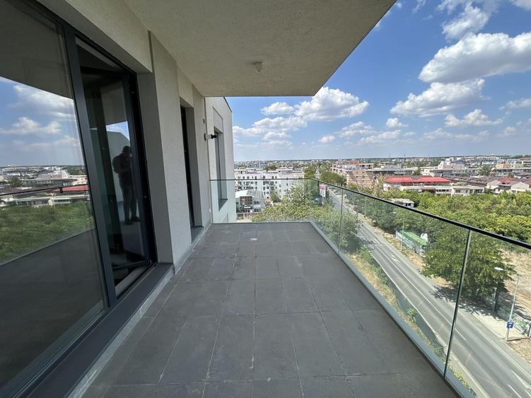 Apartament cu 3 camere semidecomandat în P-ta Presei Libere