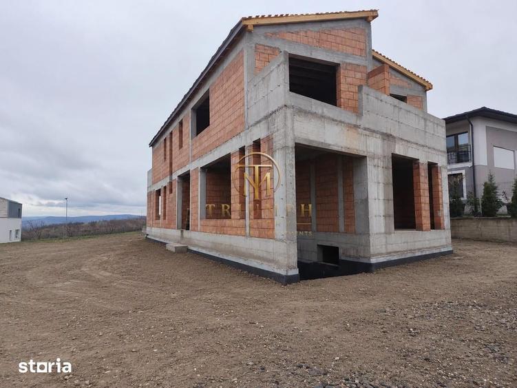 Casă cu 5 camere cu Teren 290 Mp în Iris