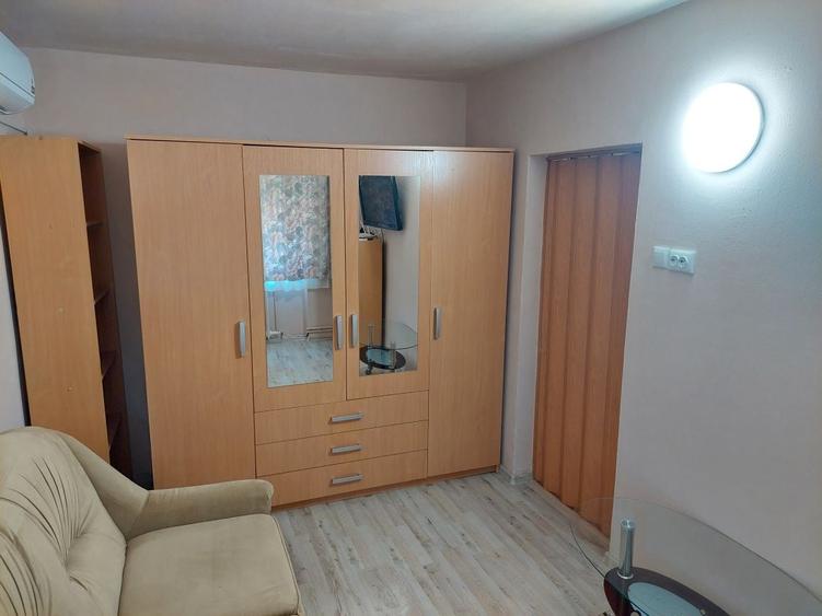 Garsonieră decomandată în Grădiște