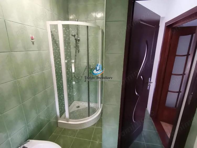 Casă cu 6 camere cu Teren 1000 Mp în Sărata