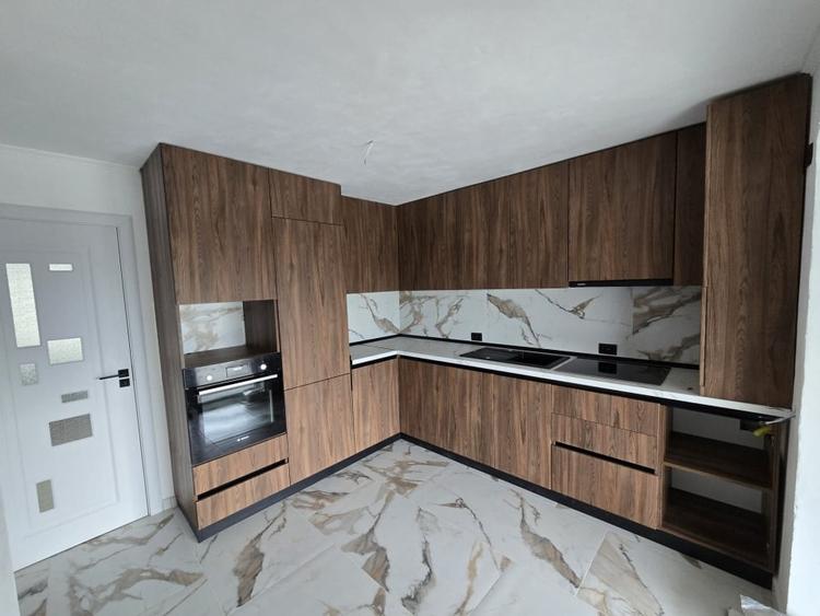 Apartament cu 3 camere decomandat în Cetate