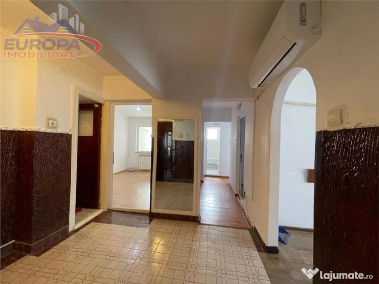 Apartament cu 4 camere decomandat în Central