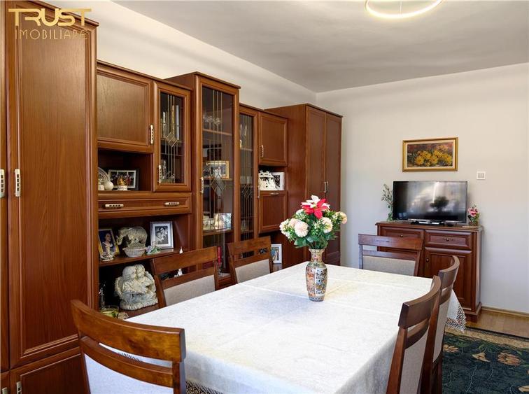Casă cu 8 camere cu Teren 560 Mp în Someșeni