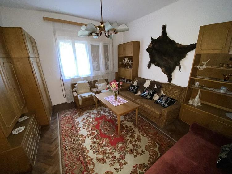 Casă cu 5 camere cu Teren 1353 Mp în Central