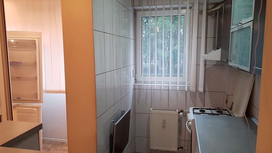 Garsonieră decomandată, mobilată în Titan