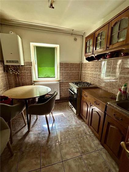 Apartament cu 2 camere semidecomandat, mobilat în Soarelui