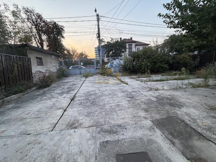 Casă individuală cu 5 camere cu Canalizare în Mărăști