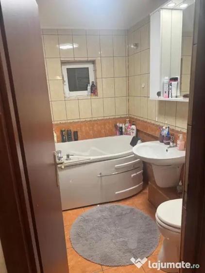 Apartament cu 3 camere decomandat în Obcini