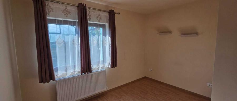 Apartament cu 3 camere decomandat în Valea Adâncă