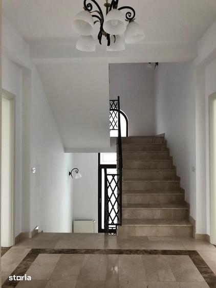 Casă cu 6 camere cu Teren 400 Mp în Central